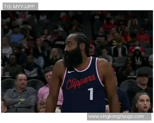 哈登半场表现出色10投6中砍下并列最高16分三分球命中率高达60无失误