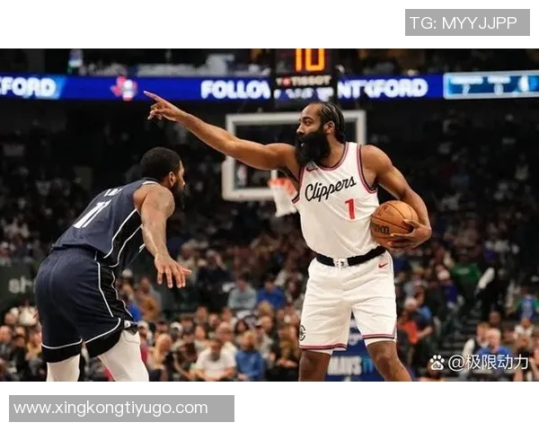 快船半场小幅领先灰熊哈登小卡联手发力助队取胜