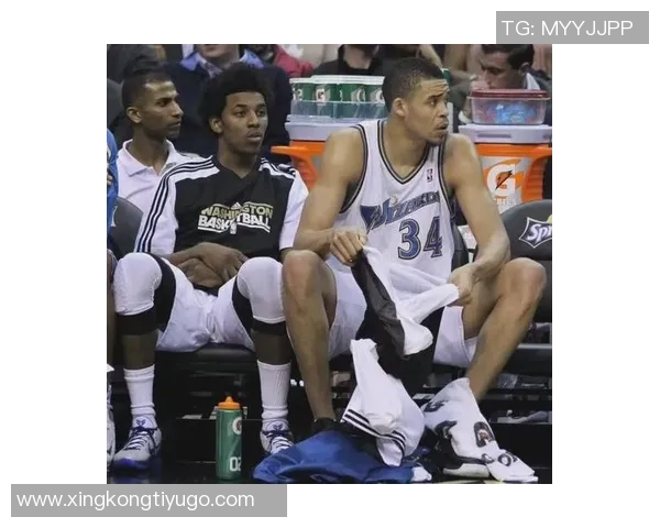 四冠中锋提前备战新赛季展现冠军气质与决心